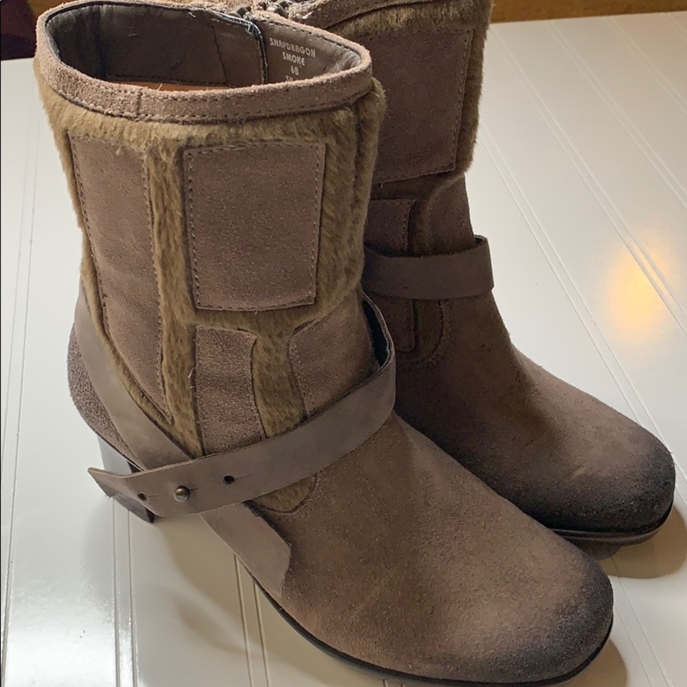 Earth Snapdragon Smoke Boots - Sz 6. MCA1263D
